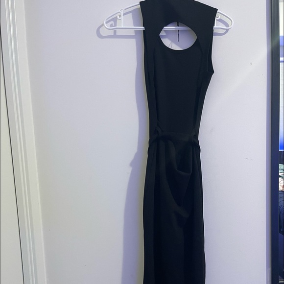 I’m selling a backless dress from pretty little thing - Picture 2 of 4